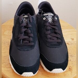 Reebok CL Womens Black Nylon Slim Silver Metallic Sneakers